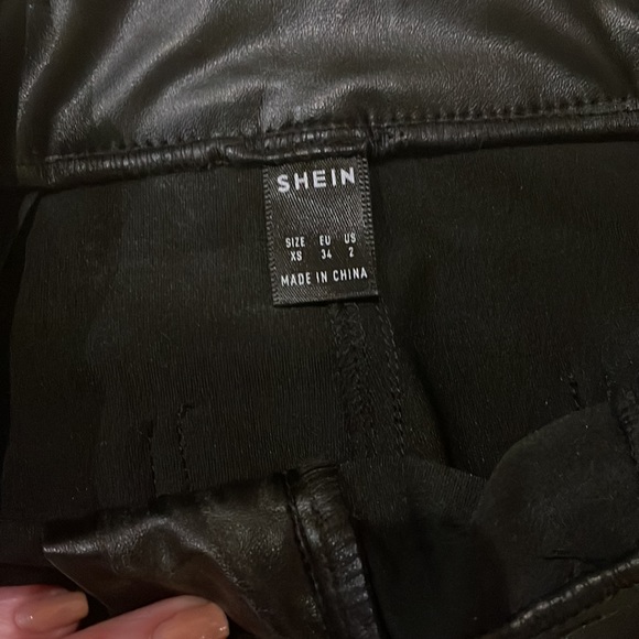 Shein leather pants - Picture 3 of 3